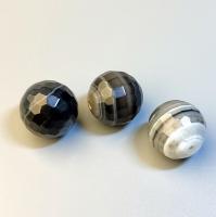 Бусина Агат черно-серый граненый шар 17,8+- мм 3 шт.